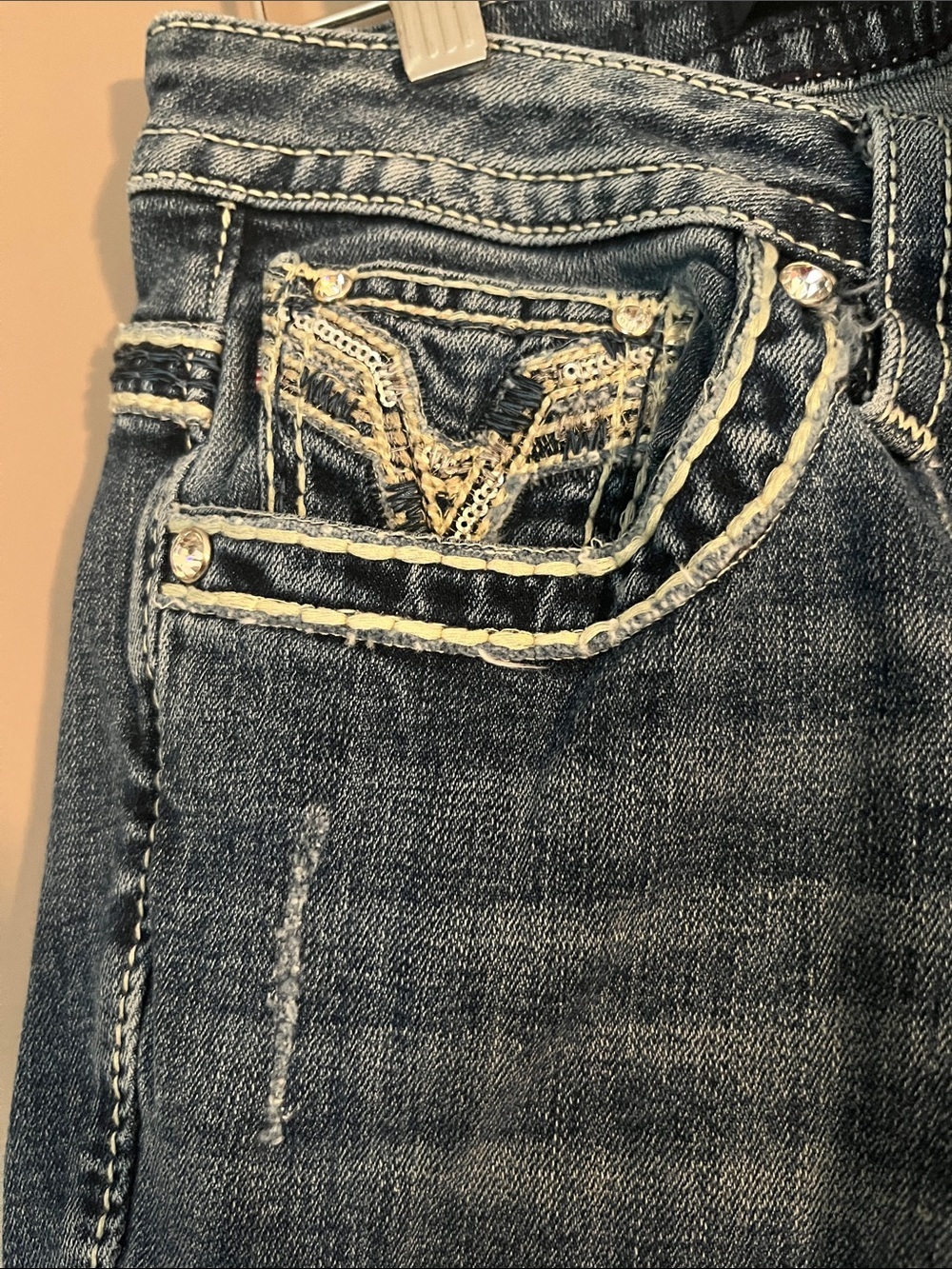 Vigoss Mid-Blue Straight-Leg Jeans with Subtle Distress - Picture 3 of 13